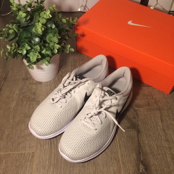 NWT Nike Revolution 4 - Picture 6 of 8